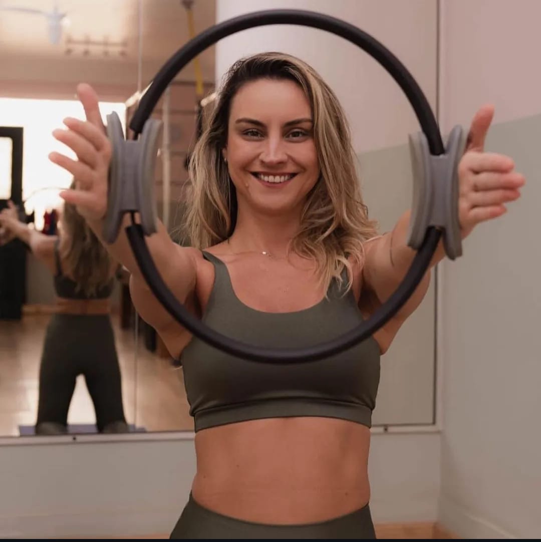 Retrato de Luiza de Souza Novaes Guimarães, fisioterapeuta especialista em Pilates e Gerontologia